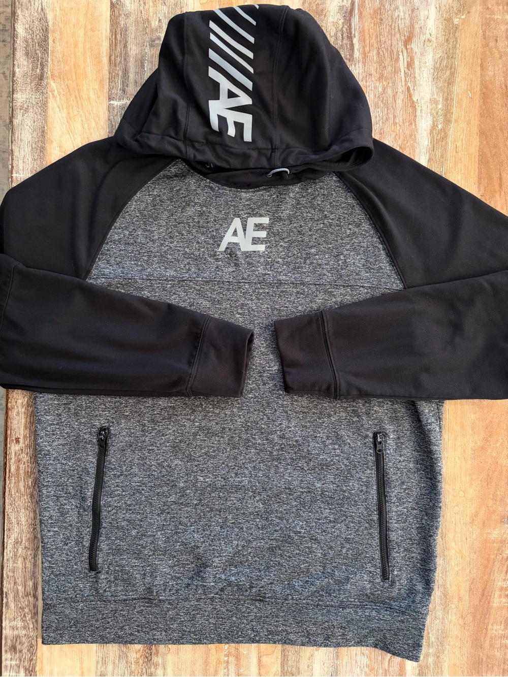 American Eagle AE Performance Hoodie Black & Gray Raglan Pullover‎ Men’s Medium